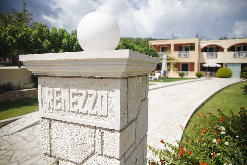 Remezzo Studios & Apartments Ammoudi Exterior foto