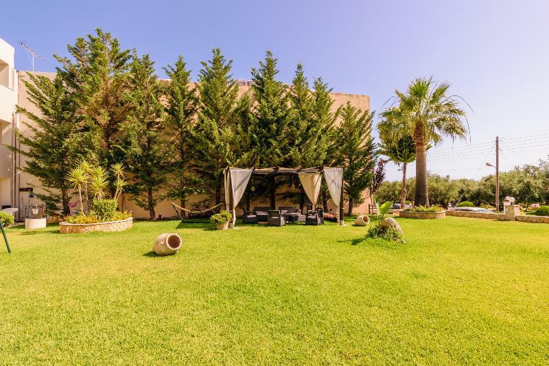 Remezzo Studios & Apartments Ammoudi Exterior foto